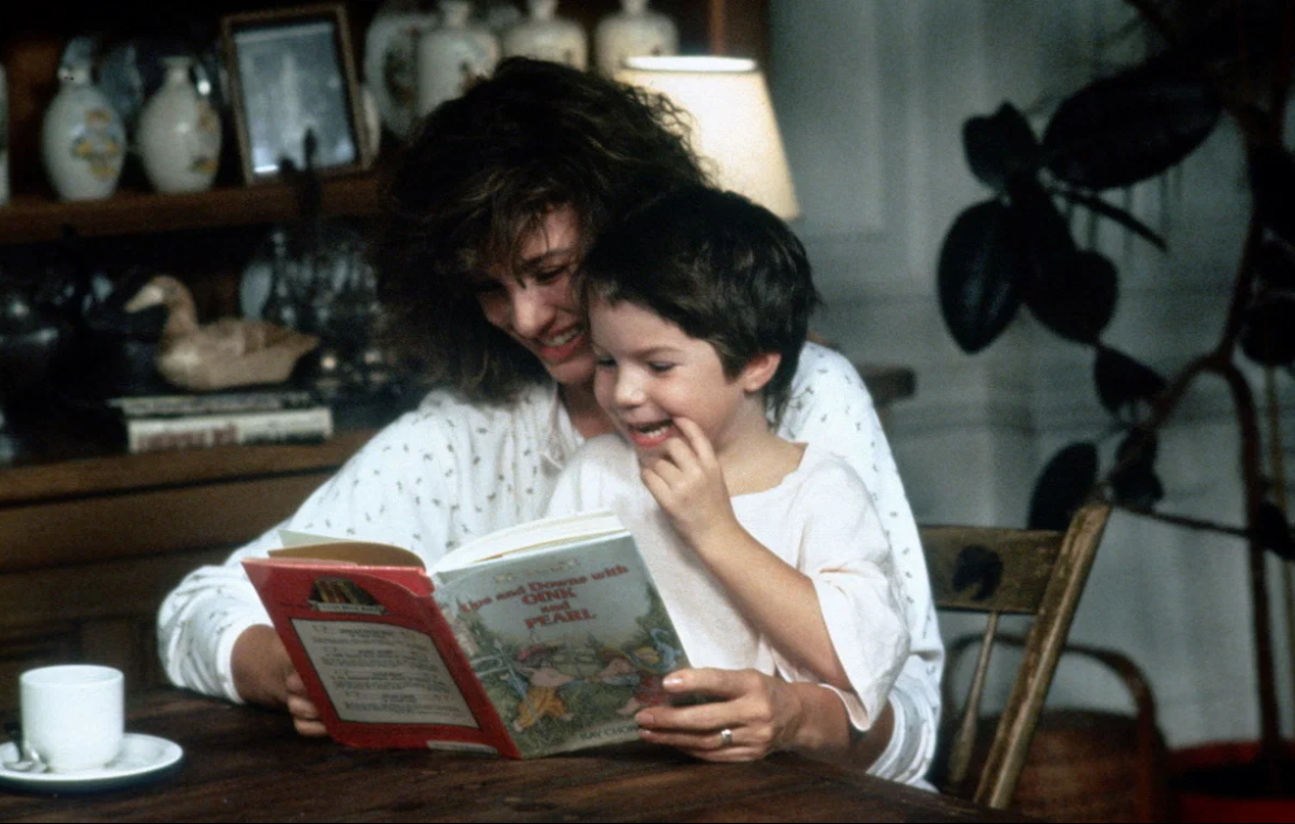 Кадр из фильма "Роковое влечение" (1987)