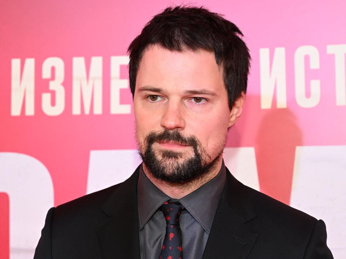    Режиссер, актер и продюсер Данила Козловский на премьере своего сериала "Карамора" в кинотеатре "КАРО 11 Октябрь"© РИА Новости / Рамиль Ситдиков