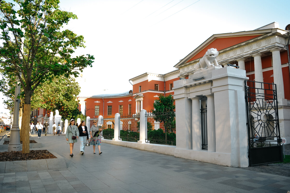 Лев на воротах усадьбы. Фото: Регина Абдразякова