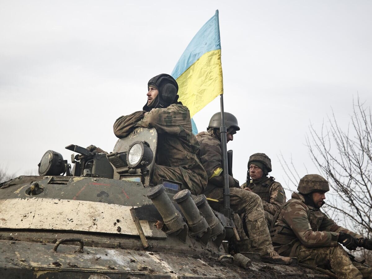    Украинские военные на БМП© AP Photo / Roman Chop