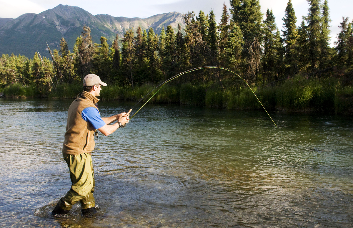 Запрещено осуществлять ловлю даже без забродников находясь в воде.