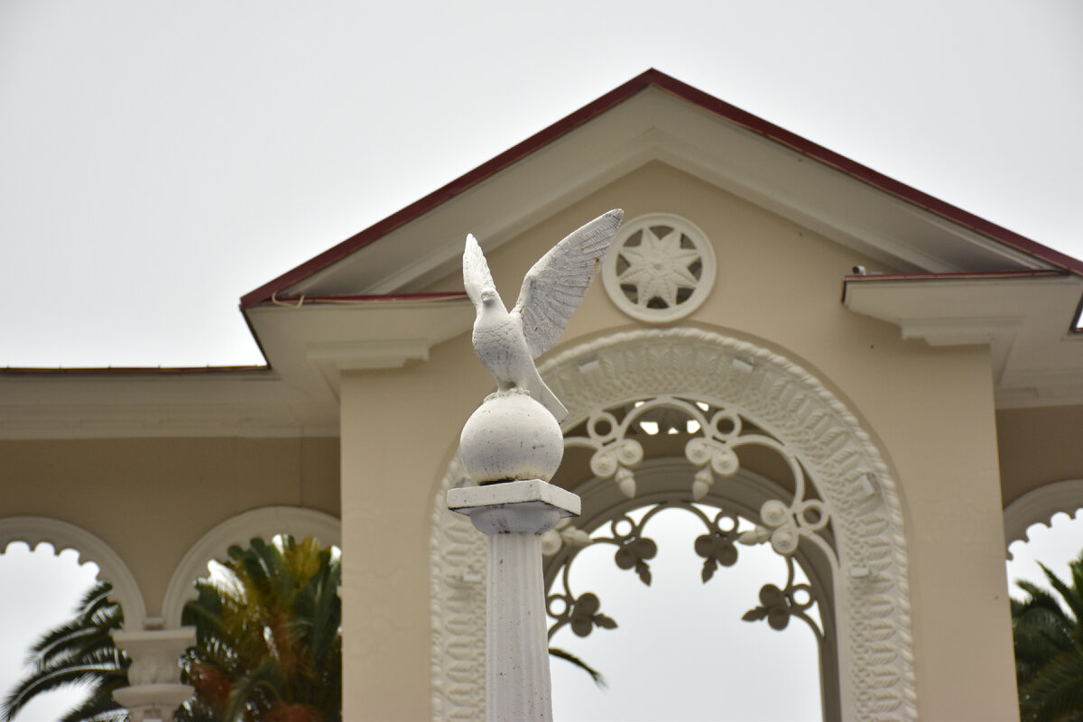 Гагрская колоннада. Фото из архива автора