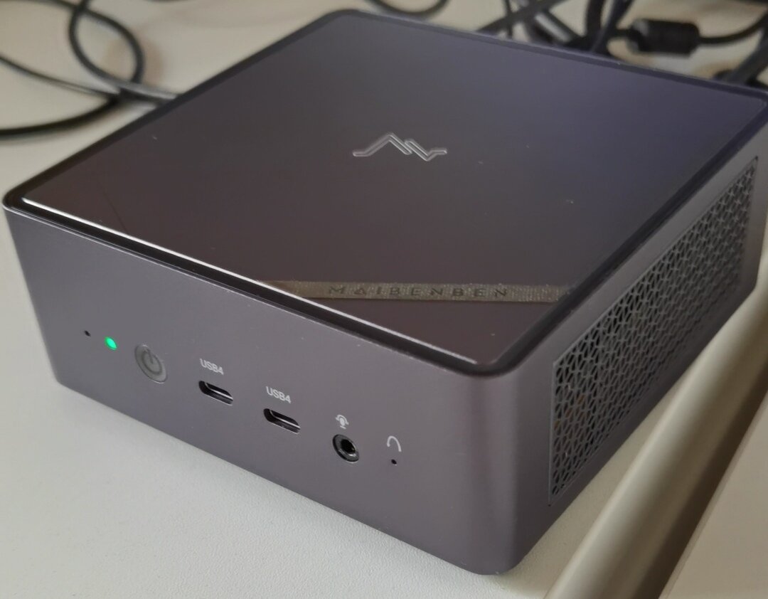 Вот такой мини-ПК теперь радует свою хозяйку и её дочку своим внешним видом и прекрасной работой