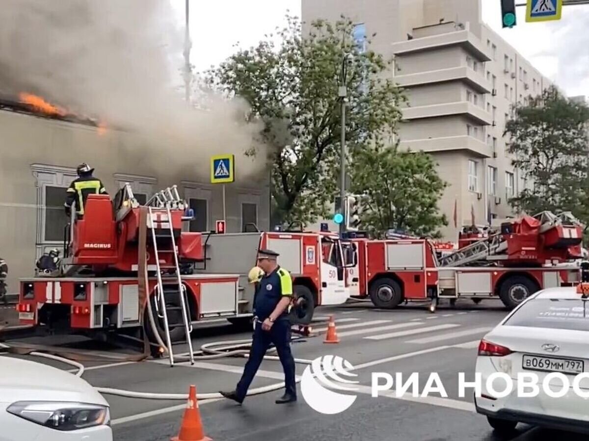    Место пожара в здании на Люсиновской улице в Москве© РИА Новости