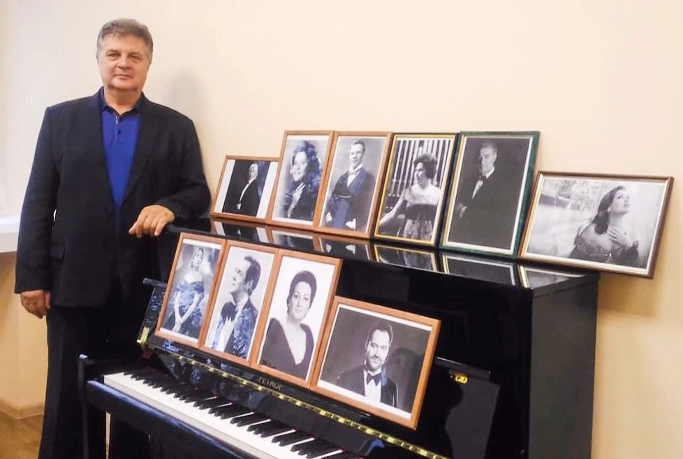    Николай Горбатов первым исполнил «Мой Симферополь, ворота Крыма». Фото: Из личного архивa/ Наталья Дремова.