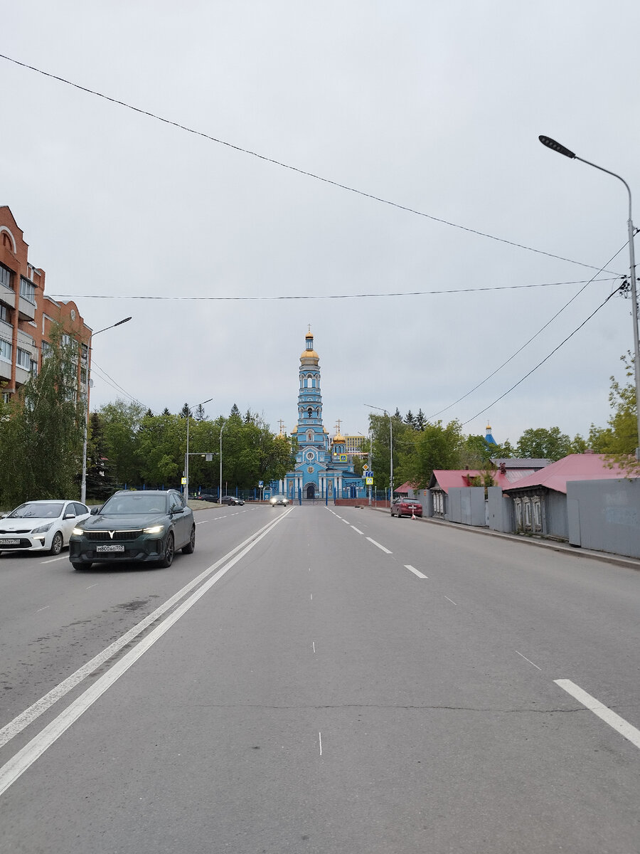 Уфа - столица Башкортостана, где больше половины населения исповедуют ислам. В основном, когда ездишь по Башкирии, встречаешь мечети, а православных храмов довольно мало.