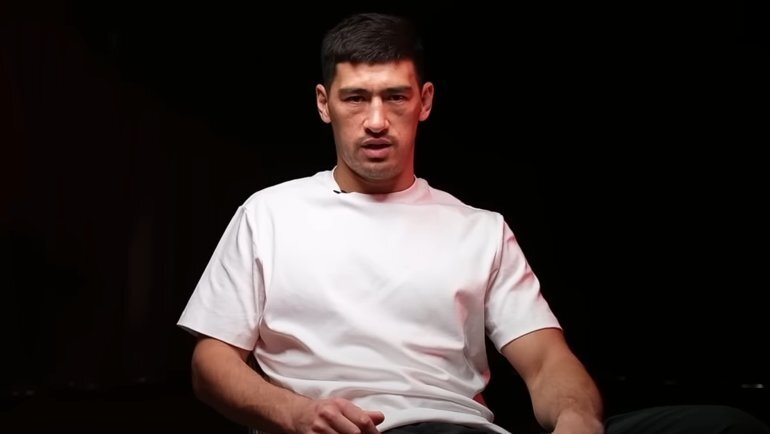    Дмитрий Бивол.кадр видео YouTube-канала DAZN Boxing