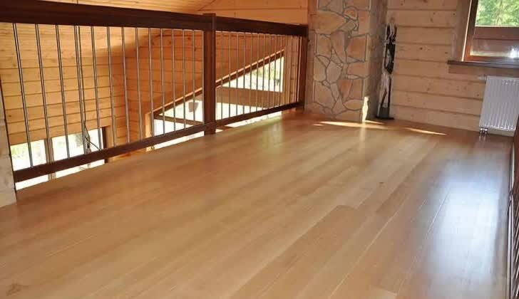 Доска пола из лиственницы в интерьере
