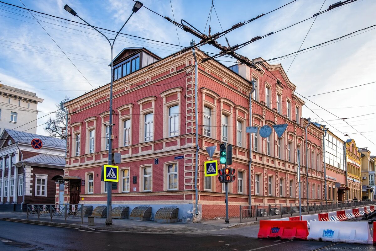 Детали на двери школы Карелина | Блог заметок и фотографий | Дзен