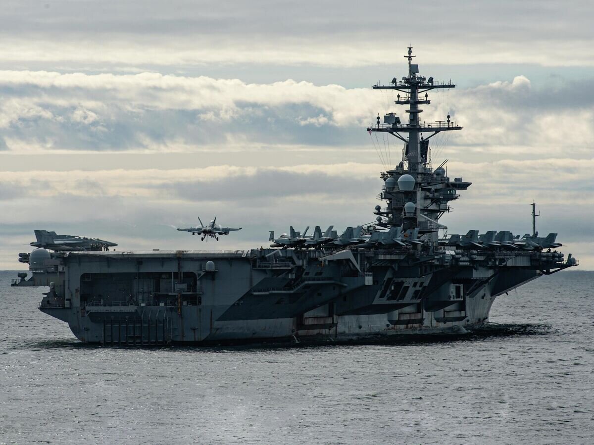    Авианосец ВМС США "Теодор Рузвельт" в Тихом океане© Фото : U.S. Navy / Petty Officer 3rd Class Erik Mel