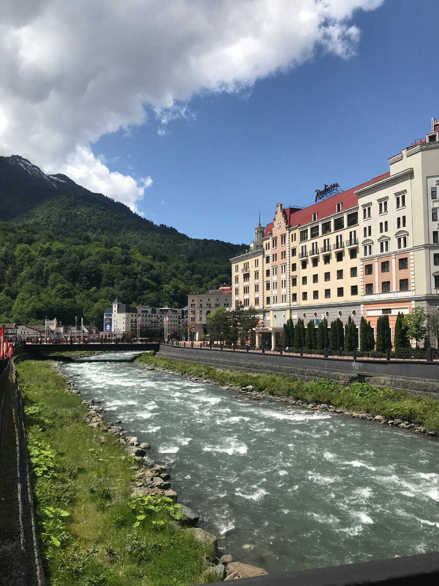Мзымта несёт свои воды к морю
