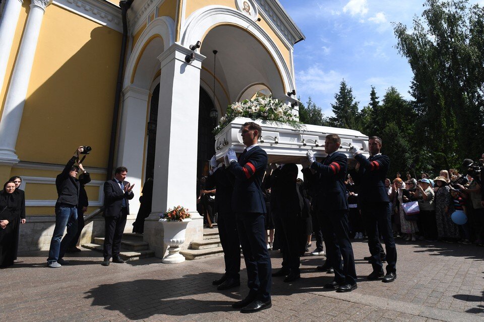 Отпевание заворотнюк в покровском монастыре