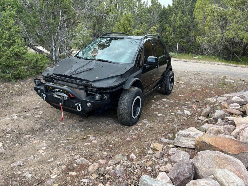 Разбитый Suzuki SX4 вернулся в качестве боевой машины «Безумного Макса» |  Журнал 4x4Club | Дзен