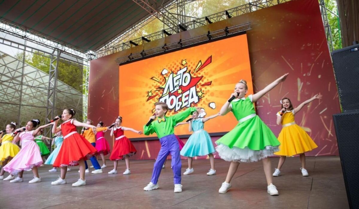     Дети на сцене. Источник: victorymuseum.ru Автор фото: Пресс-служба Музея Победы