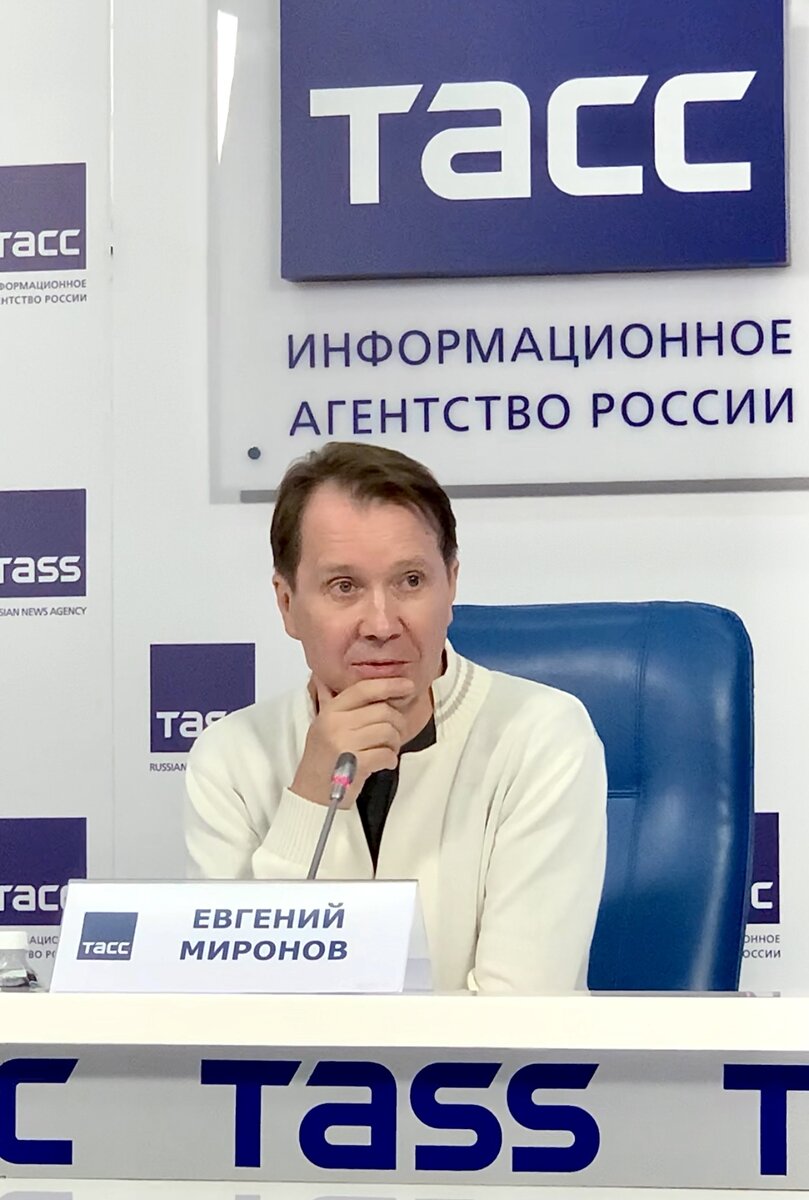 Евгений Миронов - художественный руководитель детского фестиваля «Небо» в Парке Горького.