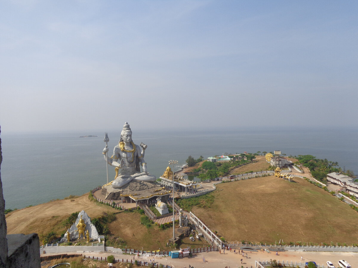 Статуя Бога Шивы.