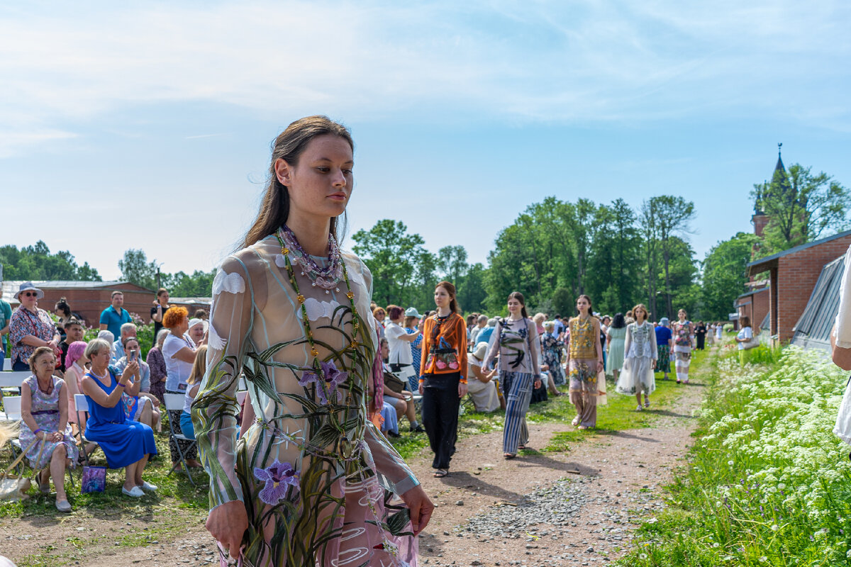 «Сиреневый день». Дефиле в комплексе «Верхние теплицы». Фото: ГМЗ «Царское Село»