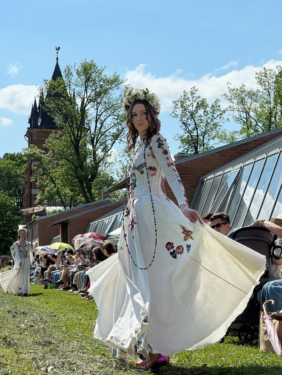 «Сиреневый день». Дефиле в комплексе «Верхние теплицы». Фото: ГМЗ «Царское Село»