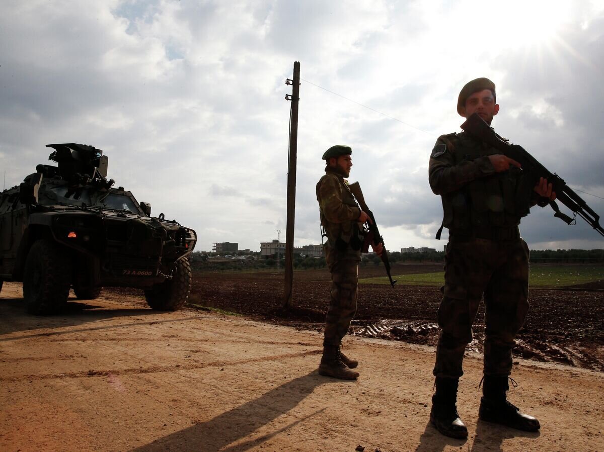    Контролируемый Турцией контрольно-пропускной пункт на окраине города Азаз в Сирии© AP Photo / Lefteris Pitarakis