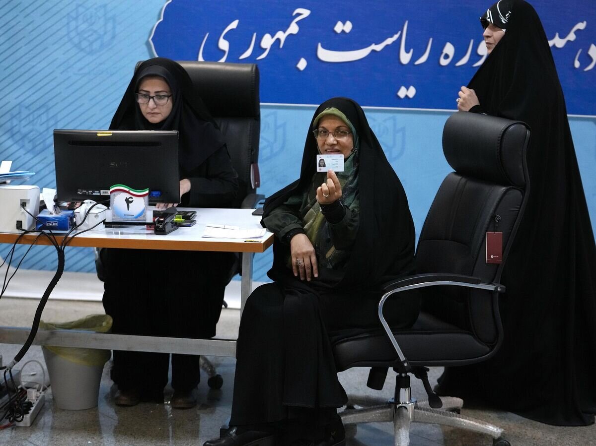    Зохре Элахиан зарегистрировалась в качестве кандидата на президентских выборах в Иране© AP Photo / Vahid Salemi