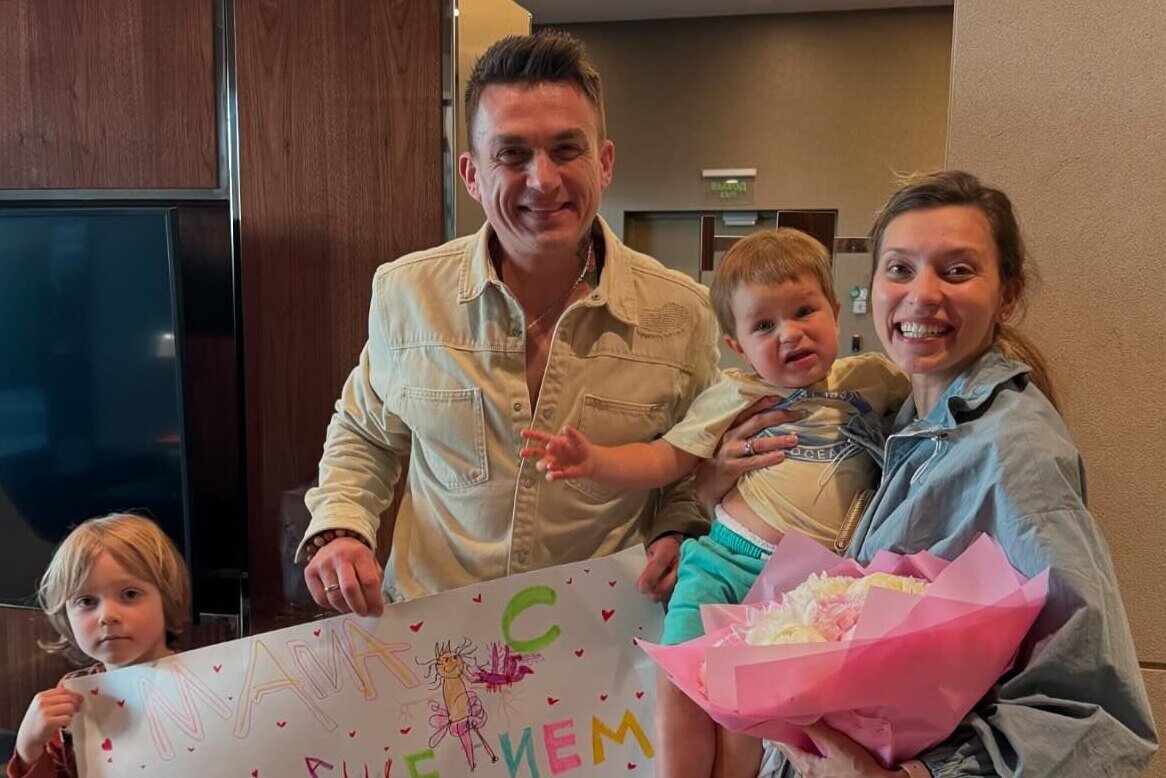     «Я плакала от счастья!»: Регина Тодоренко вернулась к мужу и сыновьям после долгой разлуки