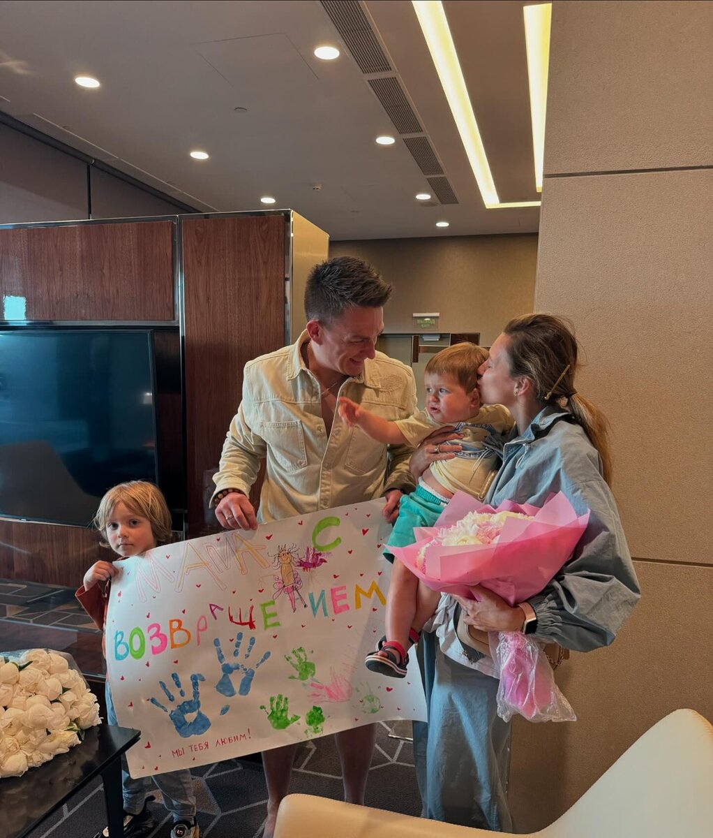    Регина Тордоренко с семьейСоцсети Регины Тодоренко