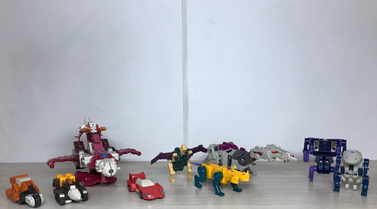 Фото 1. Техноботы и террорконы в альтформе (Технобот Стрейф в комбинации со Скаттершотом)