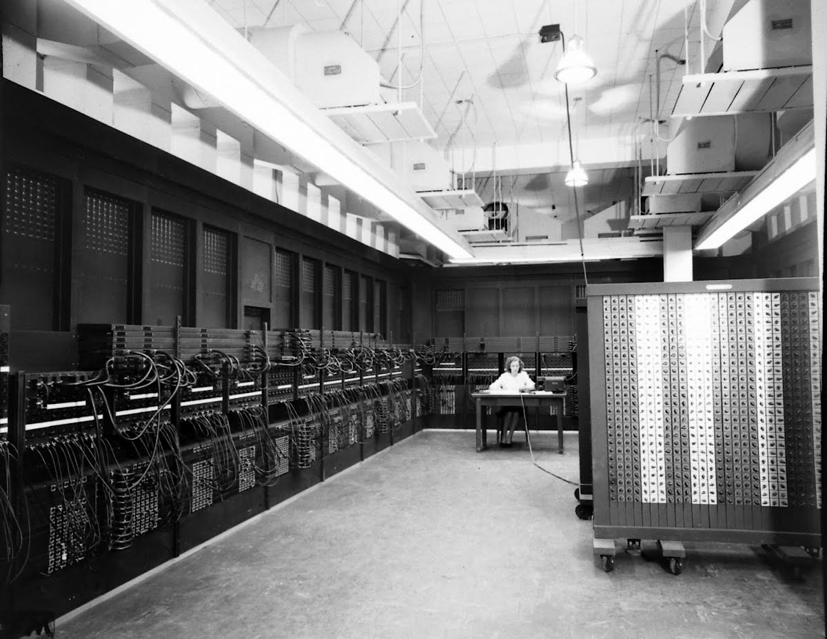 Первая полномасштабная универсальная ЭВМ ENIAC