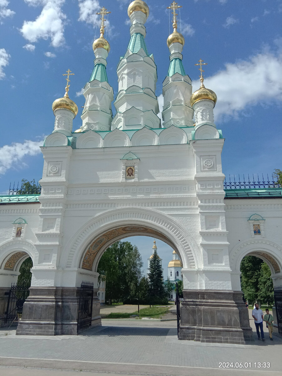 Главные ворота монастыря.