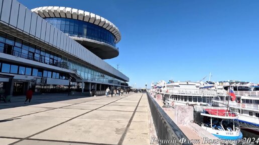 Теплоход УРАЛ в Волгограде на День Победы.