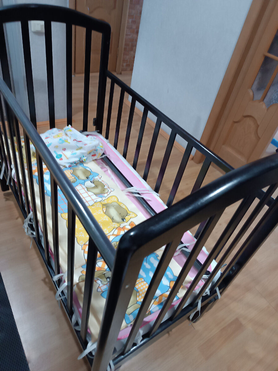 Теперь она служит другому малышу