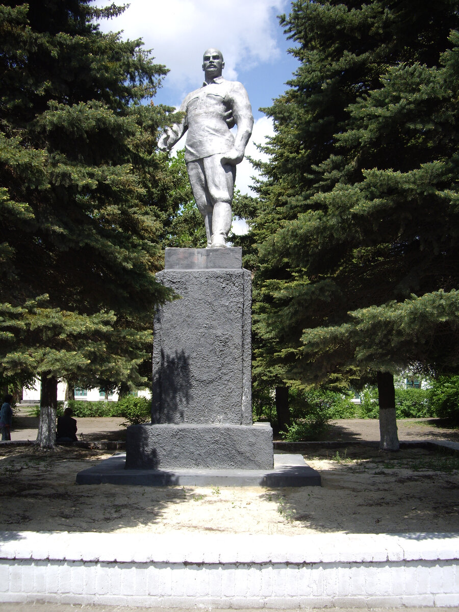 Памятник Артёму (революционеру Федору Андреевичу Сергееву) (из открытых источников)