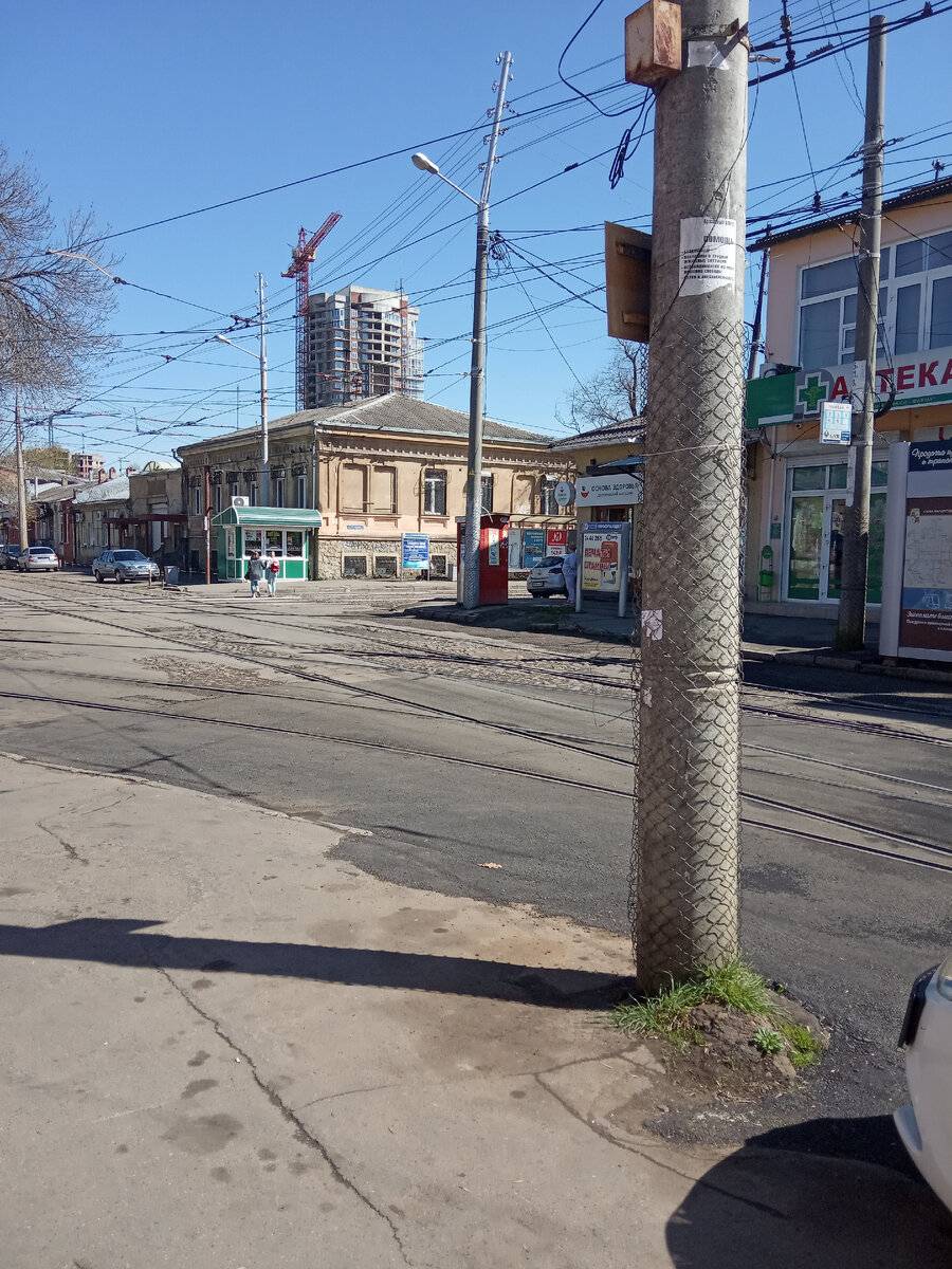 На трамвае удобнее всего добираться.