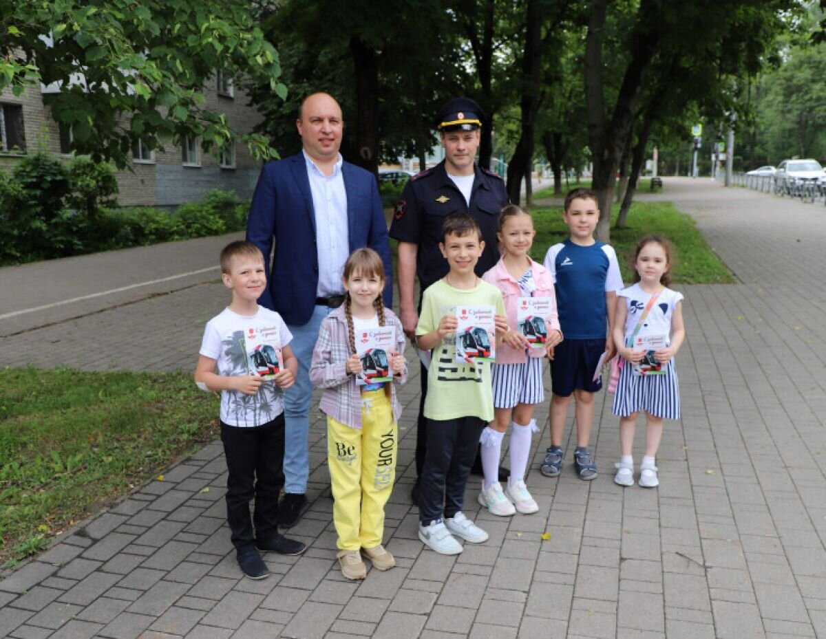 В честь дня защиты детей в общественном транспорте маленьким тулякам дарили  раскраски | «Тульские новости» | Дзен