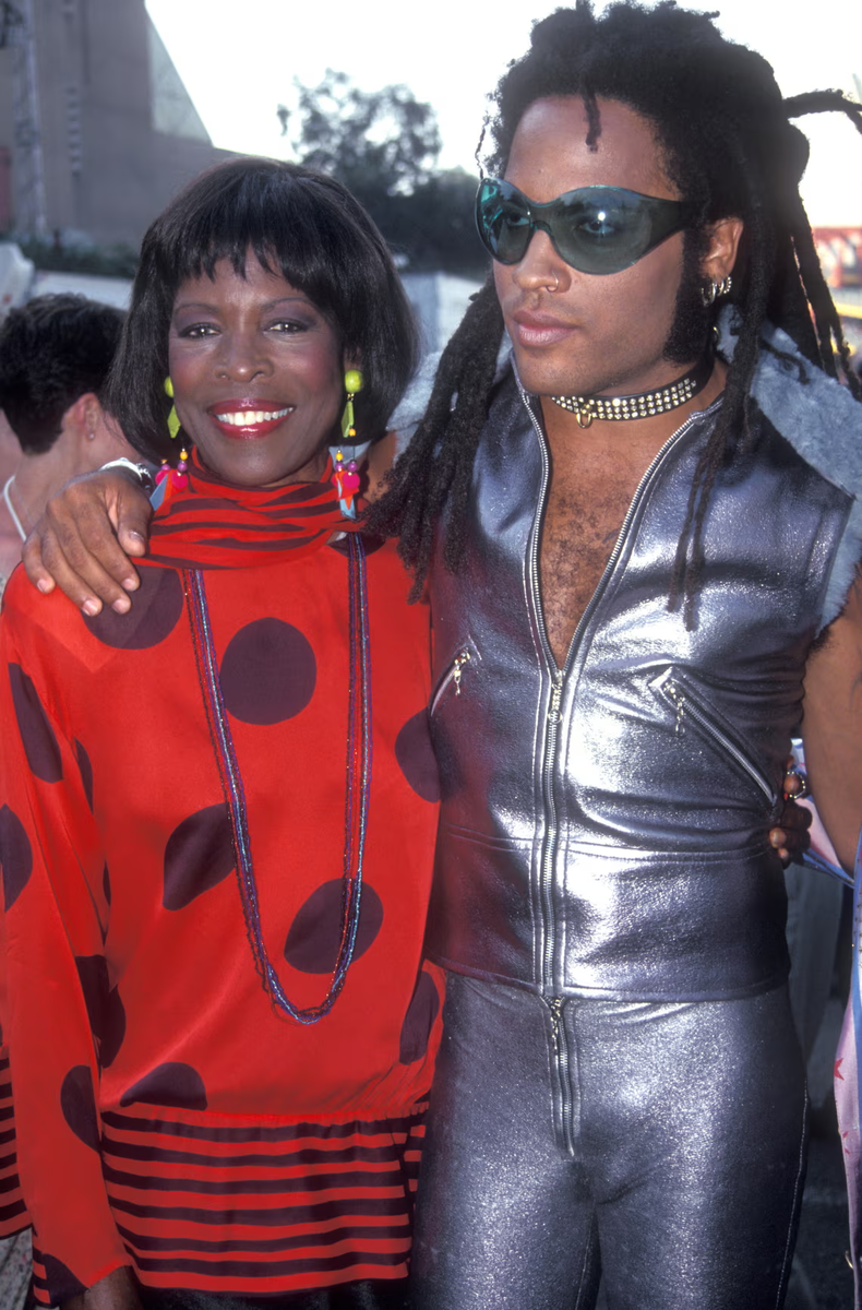 Кравиц со своей матерью Рокси Рокер на церемонии вручения музыкальных видеопремий MTV в 1993 году. Фотография: Vinnie Zuffante/Getty Images