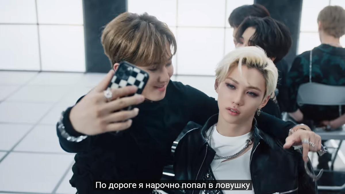 Разбор мультивселенной Stray Kids 6/10 | Вселенные k-pop | Дзен