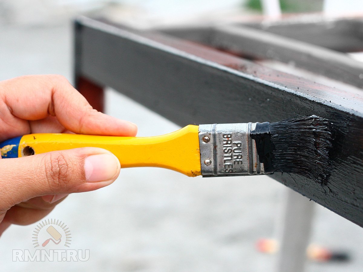 Окраска металлических огрунтованных поверхностей эмалью. Покраска металла кистью. Грунтование металла перед покраской. Лакокрасочное покрытие для металла. Окрашивание металла.