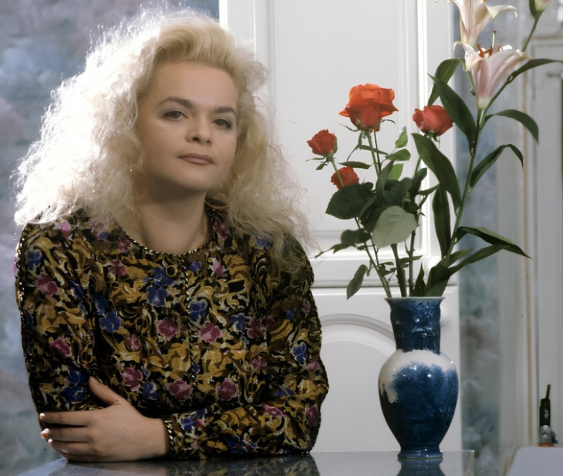 Лариса Долина
