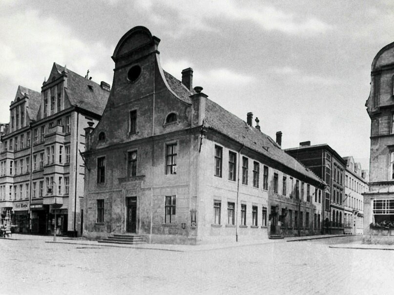 Старая ратуша в начале XX века.