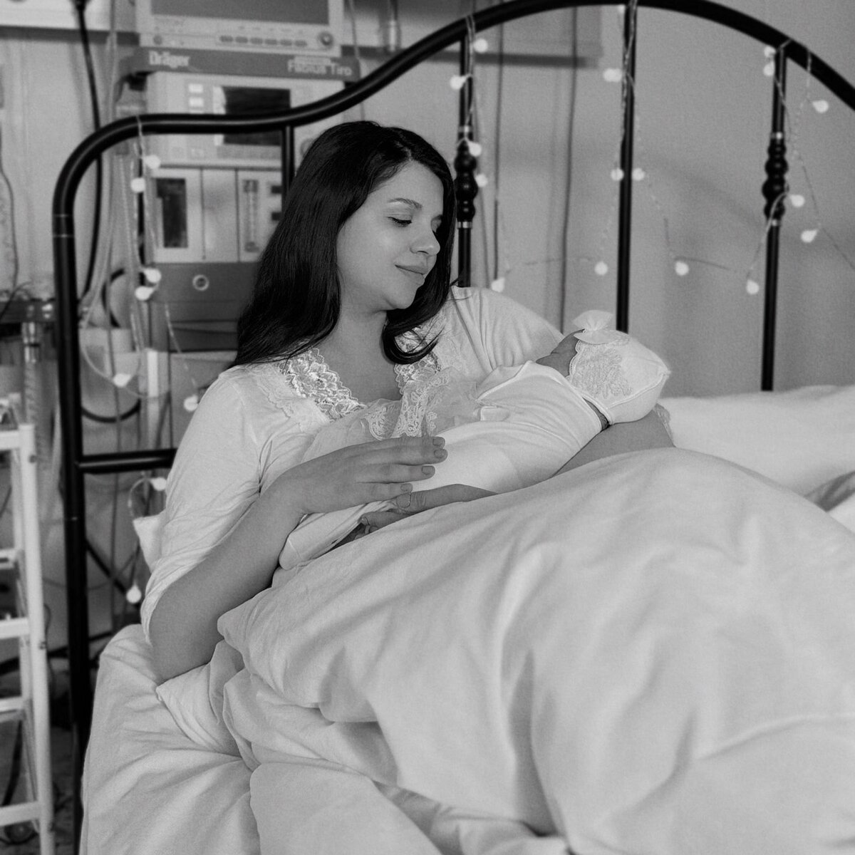    Алиана Устиненко с ребенком. Фото: Инстаграм* @aliana1001