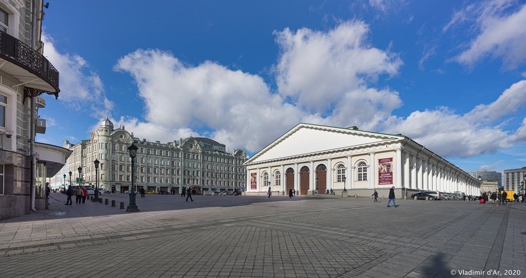 Сапожковская площадь. Вид от Манежной улицы в сторону Моховой, 2020. Фото отсюда: https://vladimirdar.livejournal.com