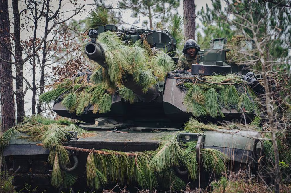 Почти 45 лет танки "Абрамс" были одним из символов американской военной мощи.  Теперь в США официально начали тендер на  образ "танка будущего. Каким он будет? Фото U.S. Army 