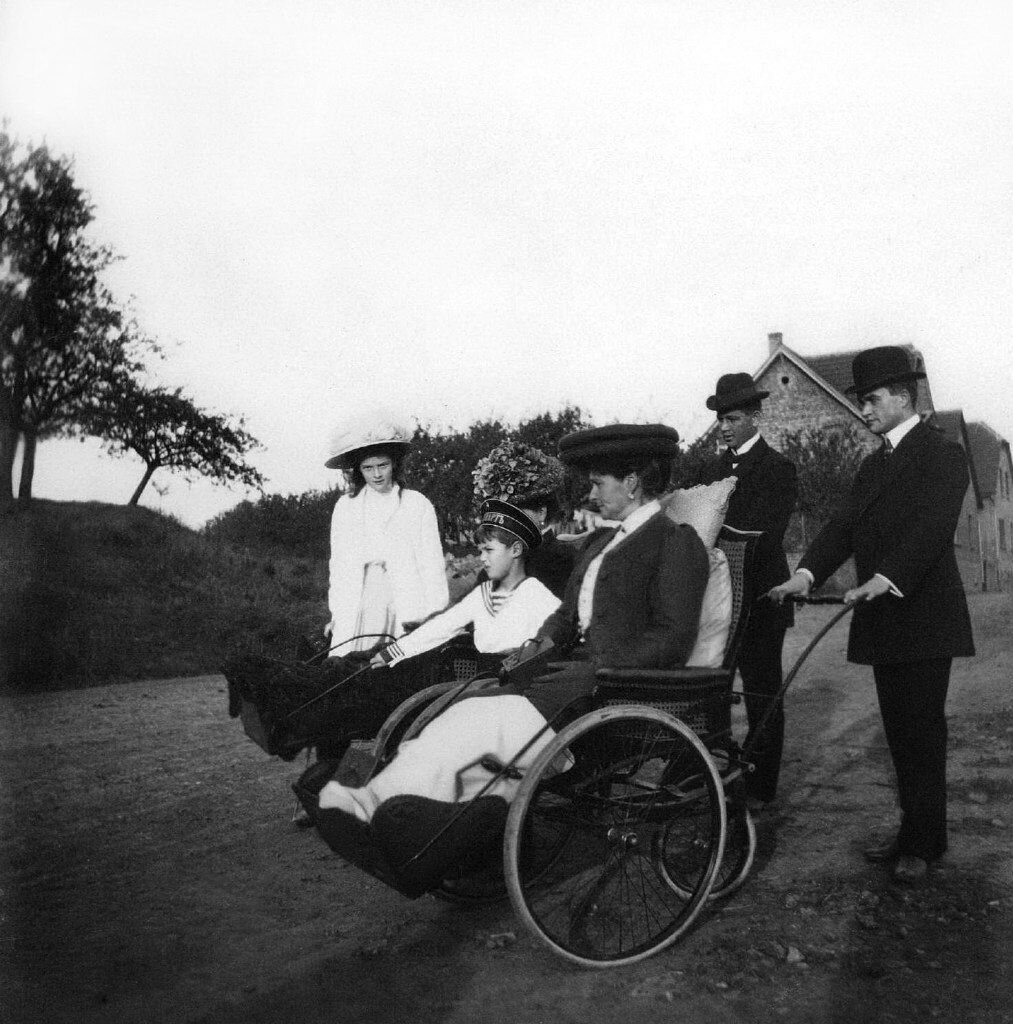 Два августейших инвалида