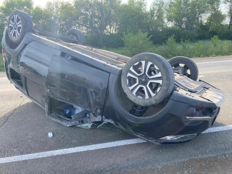    Пытаясь уйти от столкновения, в Курманаевском районе перевернулся водитель Ларгуса Кристина Просвиркина