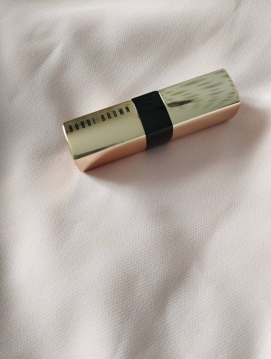 Помада для губ Bobby Brown Luxe Lip Color . 