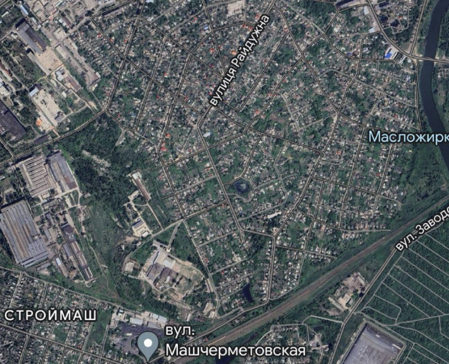  15:02-15:15 было три сильных прилета в Славянске, район Машчермет. Было поражено расположение иностранных наемников.