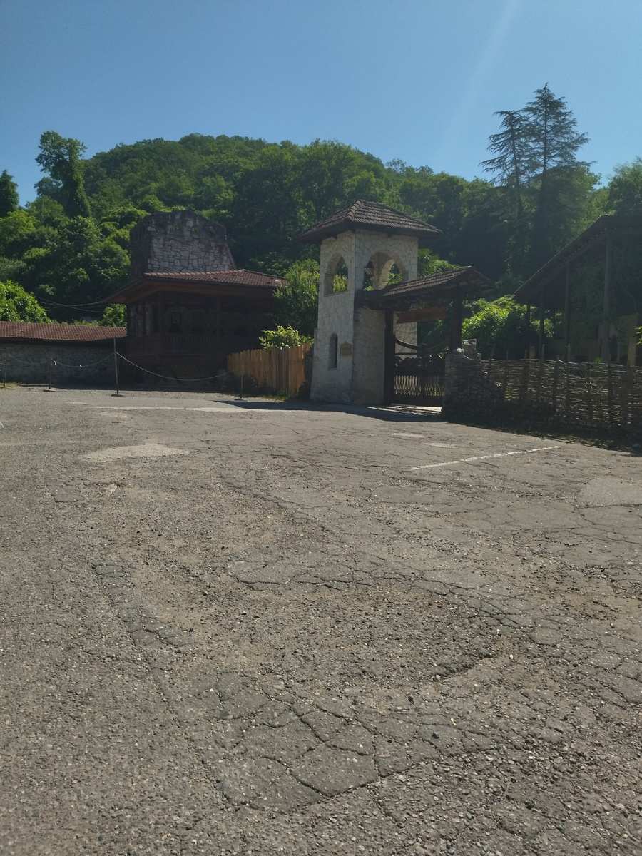 Так выглядит вход в ресторан "Кавказский аул"