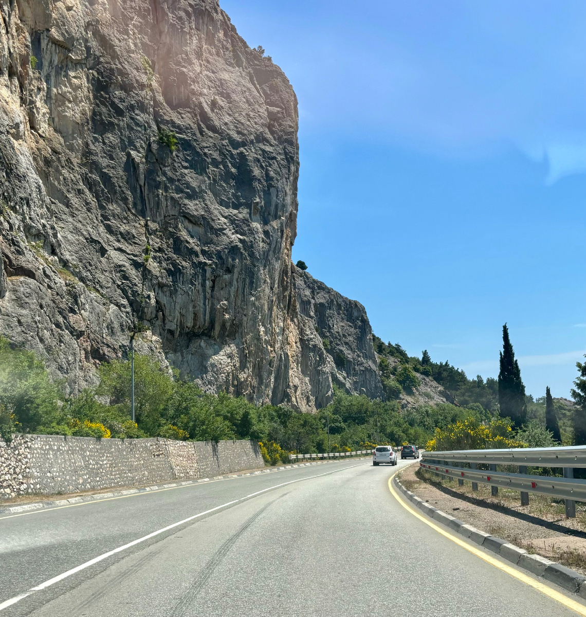 На личном авто можно доехать до всех интересных мест Крыма