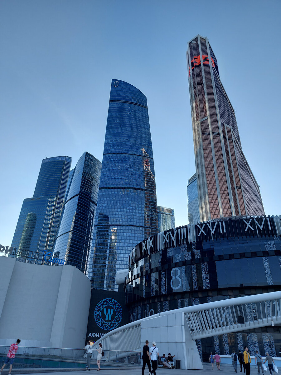 А многие мечтают работать в одной из башен Москва-Сити 