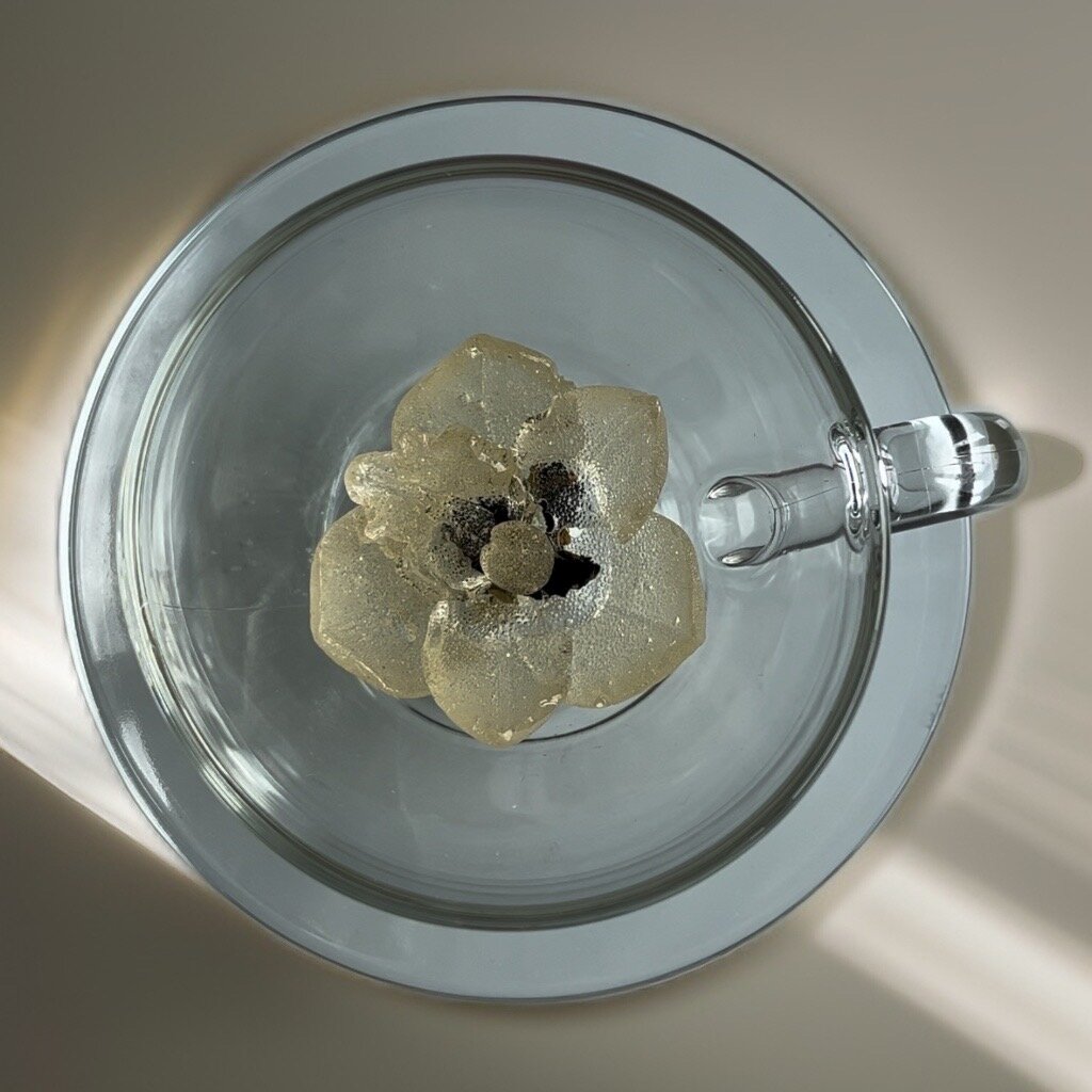 Чай в карамельном цветке